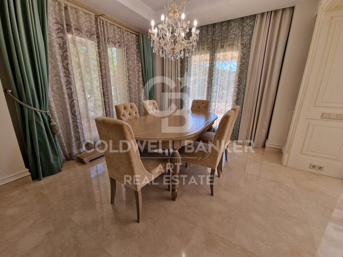 Unglaubliche Villa im exklusiven Benahavís Country Club mit Meer- und Bergblick