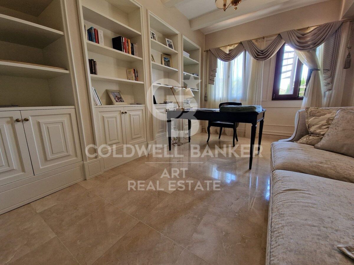 Unglaubliche Villa im exklusiven Benahavís Country Club mit Meer- und Bergblick