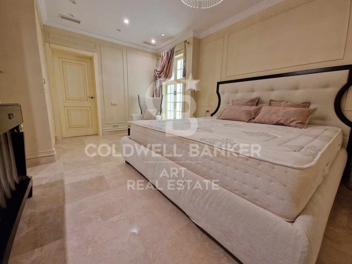 Unglaubliche Villa im exklusiven Benahavís Country Club mit Meer- und Bergblick