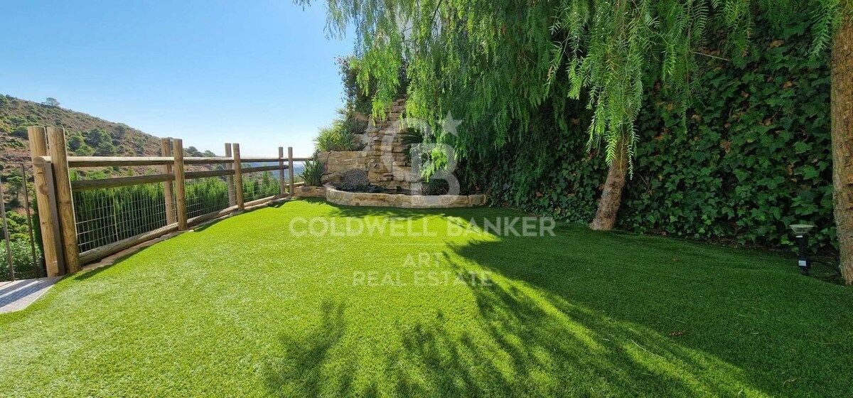 Unglaubliche Villa im exklusiven Benahavís Country Club mit Meer- und Bergblick