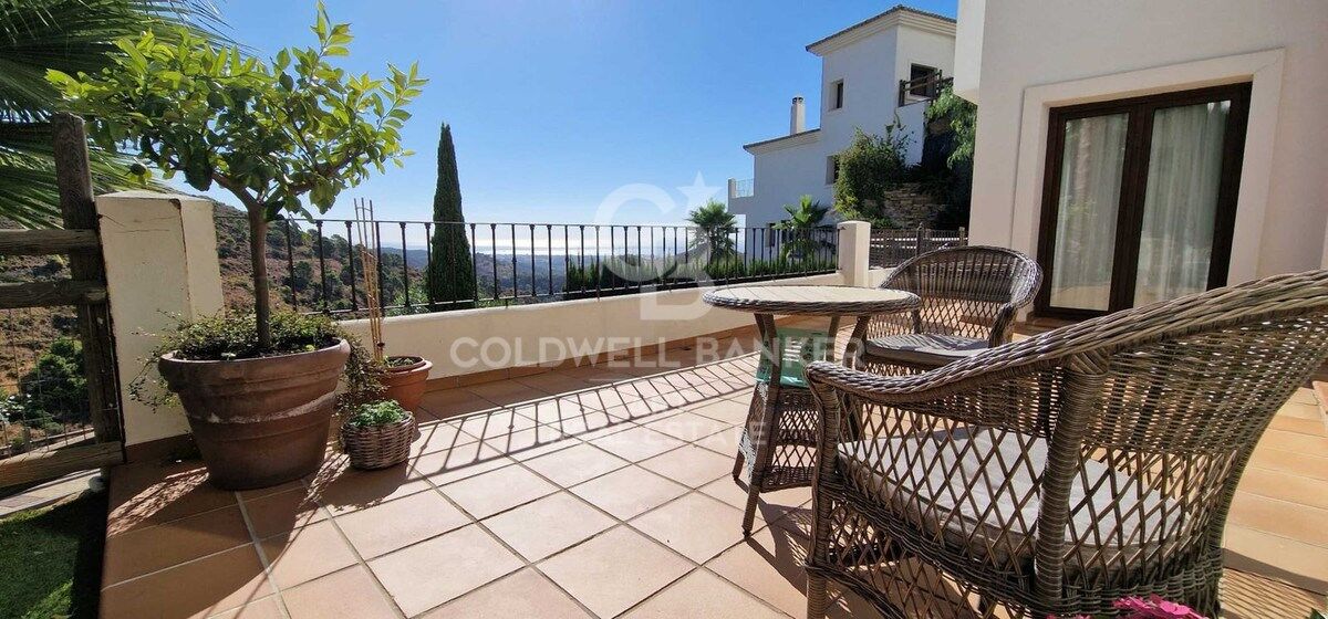 Increíble villa en el exclusivo Benahavís Country Club, con vistas al mar y la montaña