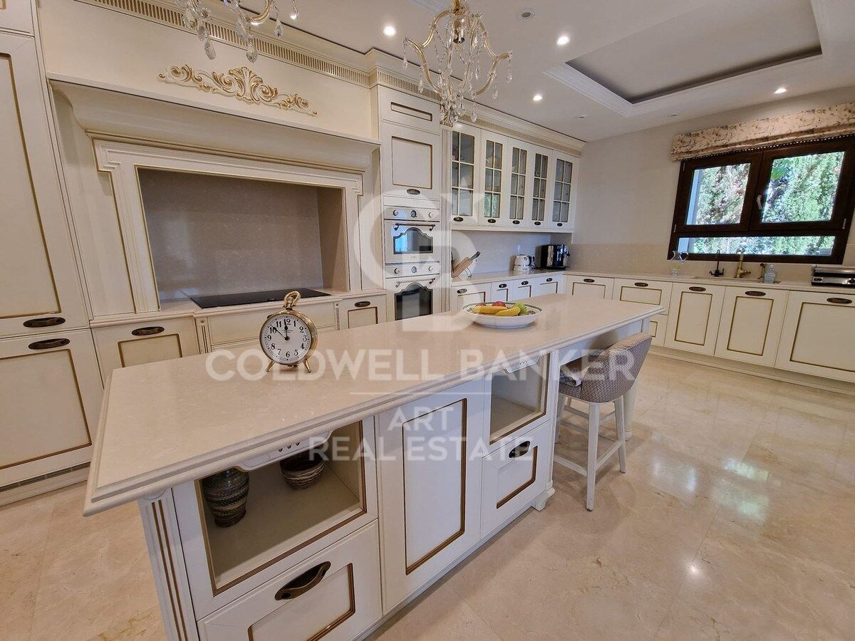 Increíble villa en el exclusivo Benahavís Country Club, con vistas al mar y la montaña