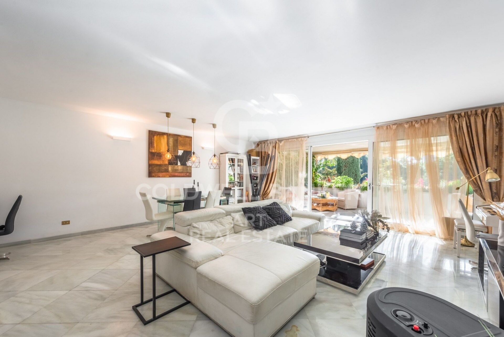 Magnifique appartement dans le centre de Marbella, à seulement 50 mètres de la plage