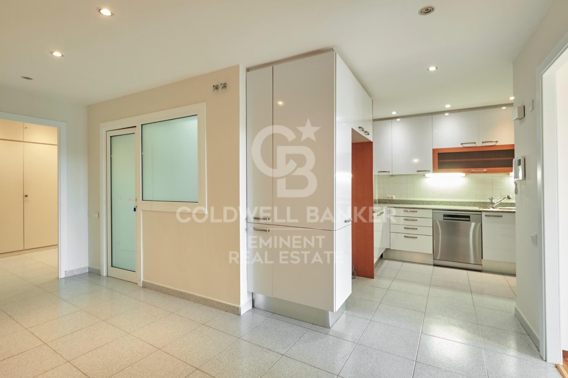 Appartement de luxe exclusif à louer dans la zone haute de Barcelone avec terrasse, vues et parking