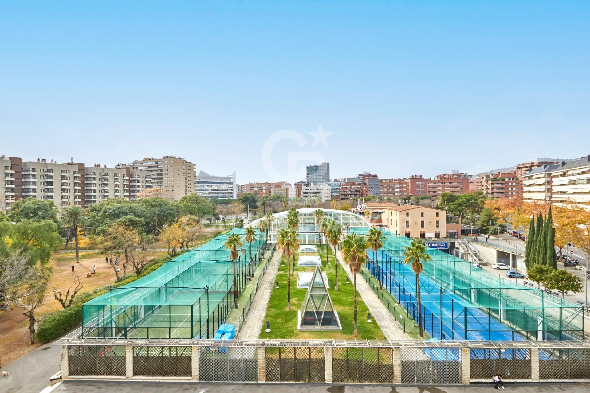 Appartement de luxe exclusif à louer dans la zone haute de Barcelone avec terrasse, vues et parking