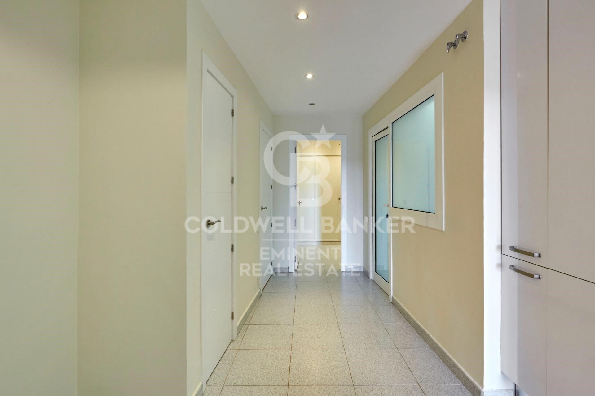 Appartement de luxe exclusif à louer dans la zone haute de Barcelone avec terrasse, vues et parking