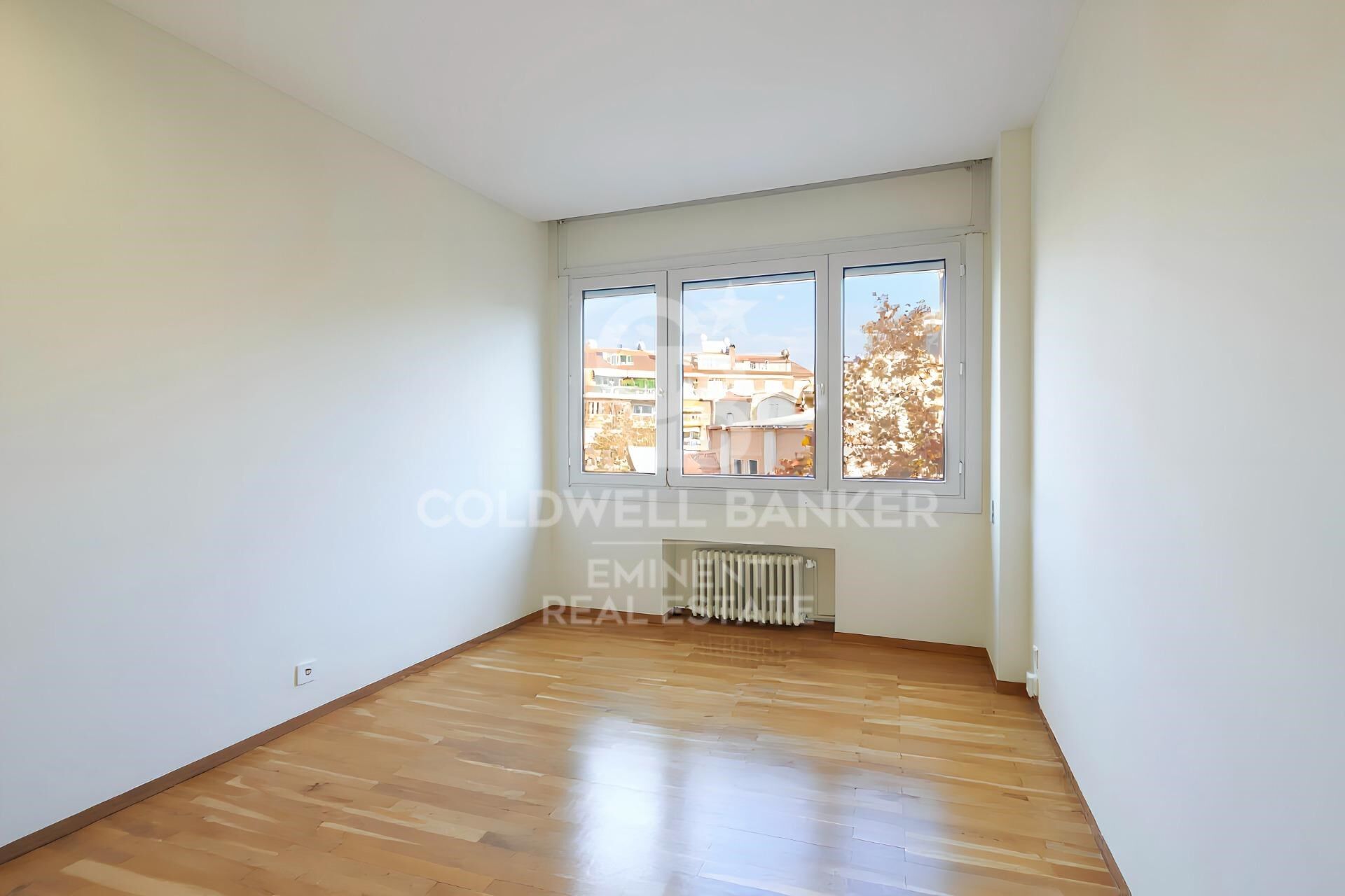 Appartement de luxe exclusif à louer dans la zone haute de Barcelone avec terrasse, vues et parking