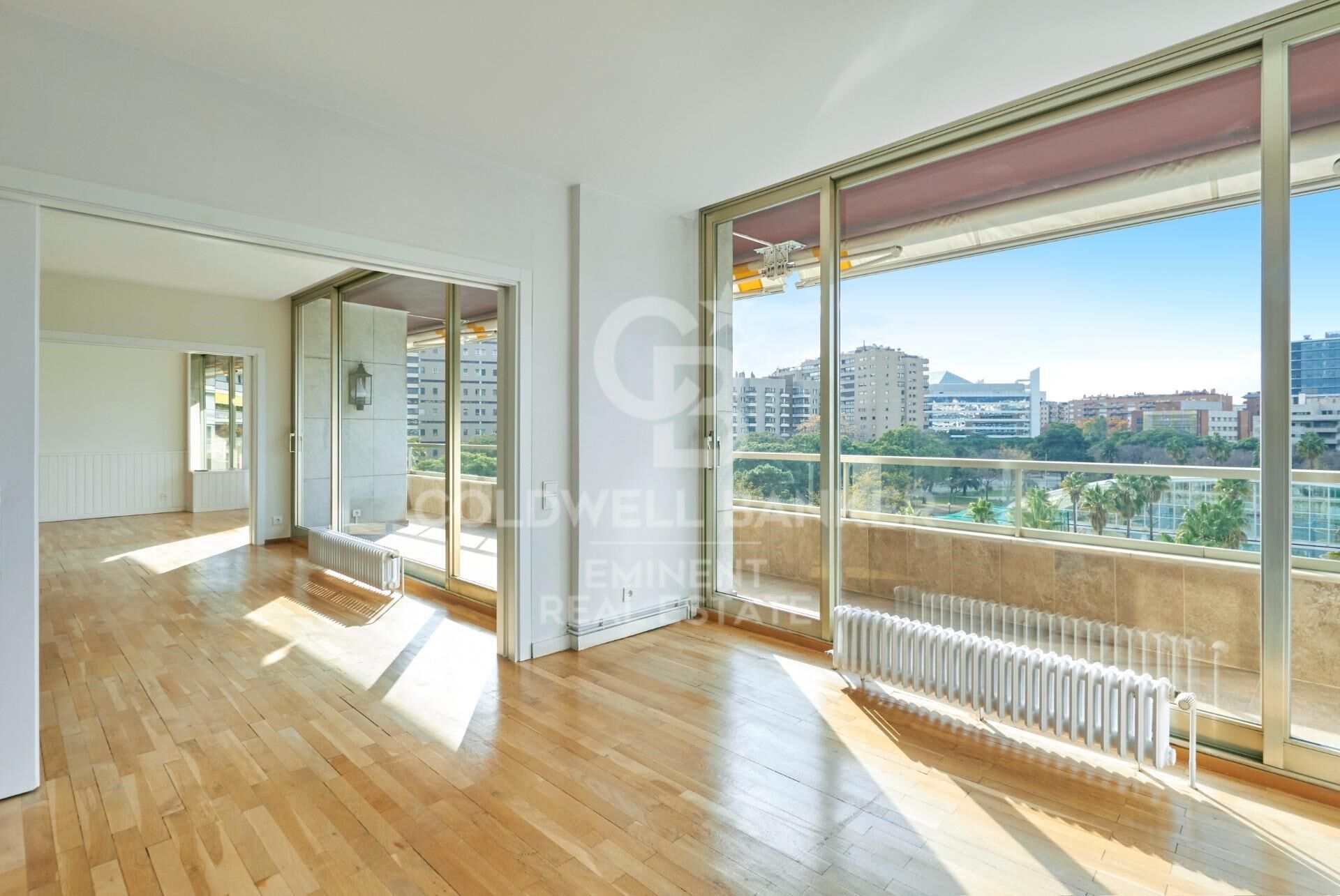 Appartement de luxe exclusif à louer dans la zone haute de Barcelone avec terrasse, vues et parking