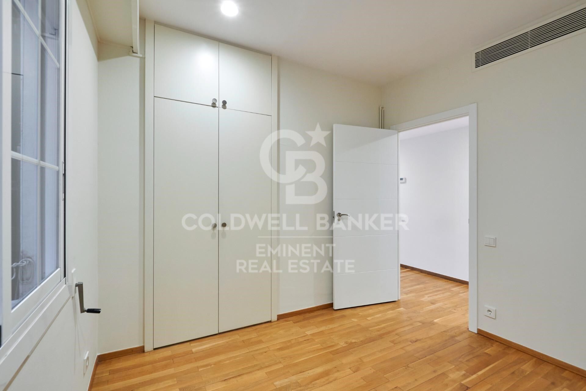 Appartement de luxe exclusif à louer dans la zone haute de Barcelone avec terrasse, vues et parking