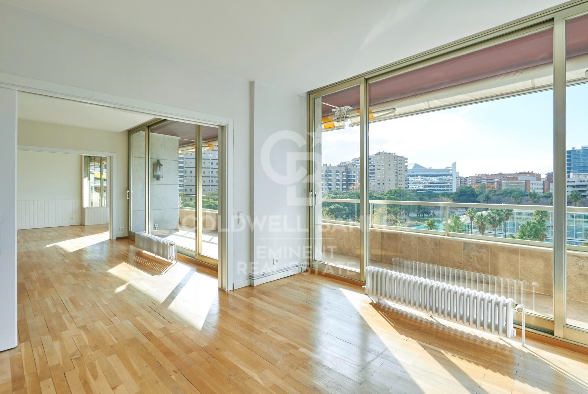 Exclusive luxury apartment for rent in the upper area of Barcelona with terrace, views, and parking.