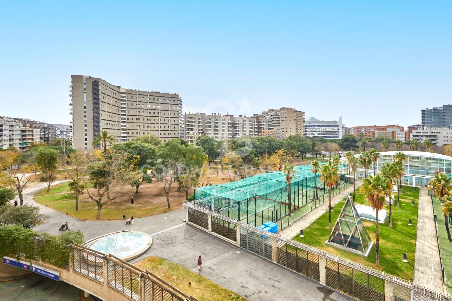 Exclusive luxury apartment for rent in the upper area of Barcelona with terrace, views, and parking.