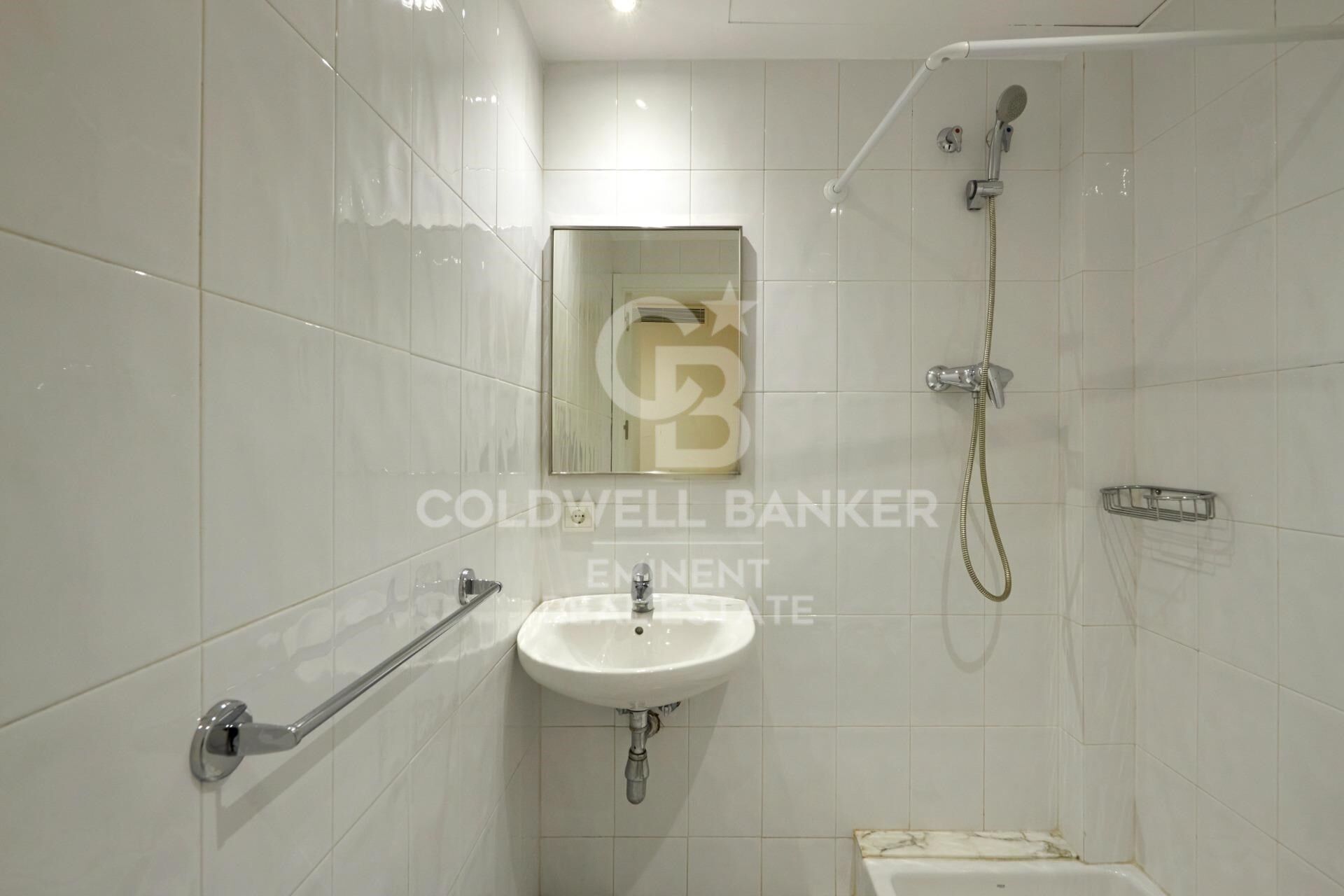 Appartement de luxe exclusif à louer dans la zone haute de Barcelone avec terrasse, vues et parking