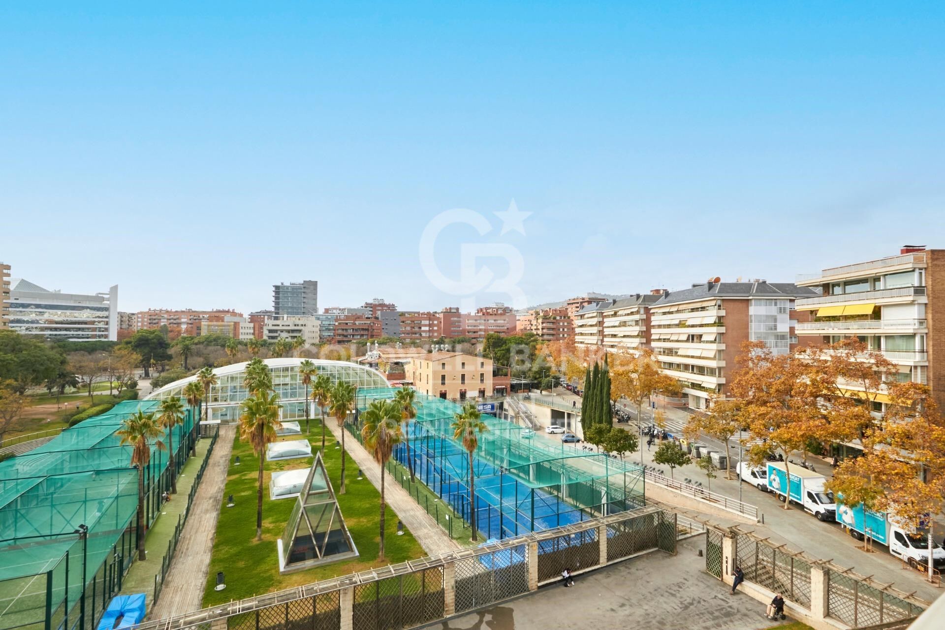 Appartement de luxe exclusif à louer dans la zone haute de Barcelone avec terrasse, vues et parking