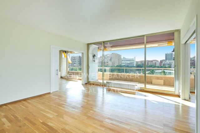 Exclusive luxury apartment for rent in the upper area of Barcelona with terrace, views, and parking.