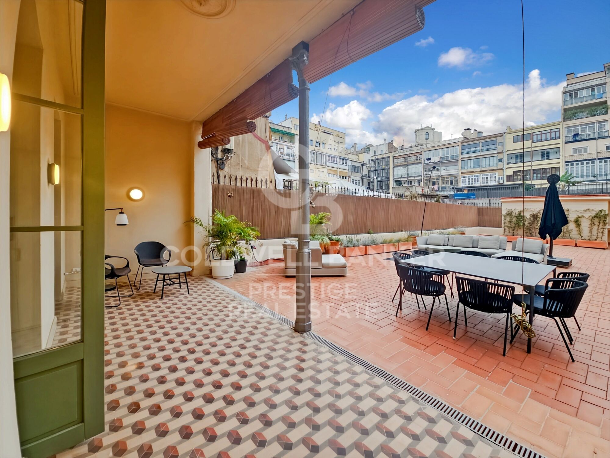 Appartement moderniste avec terrasse orientée sud-ouest
