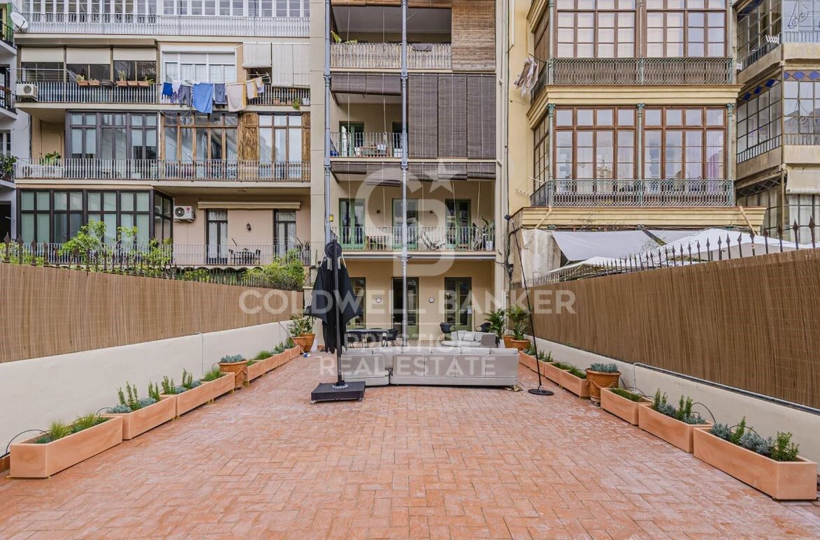 Appartement moderniste avec terrasse orientée sud-ouest