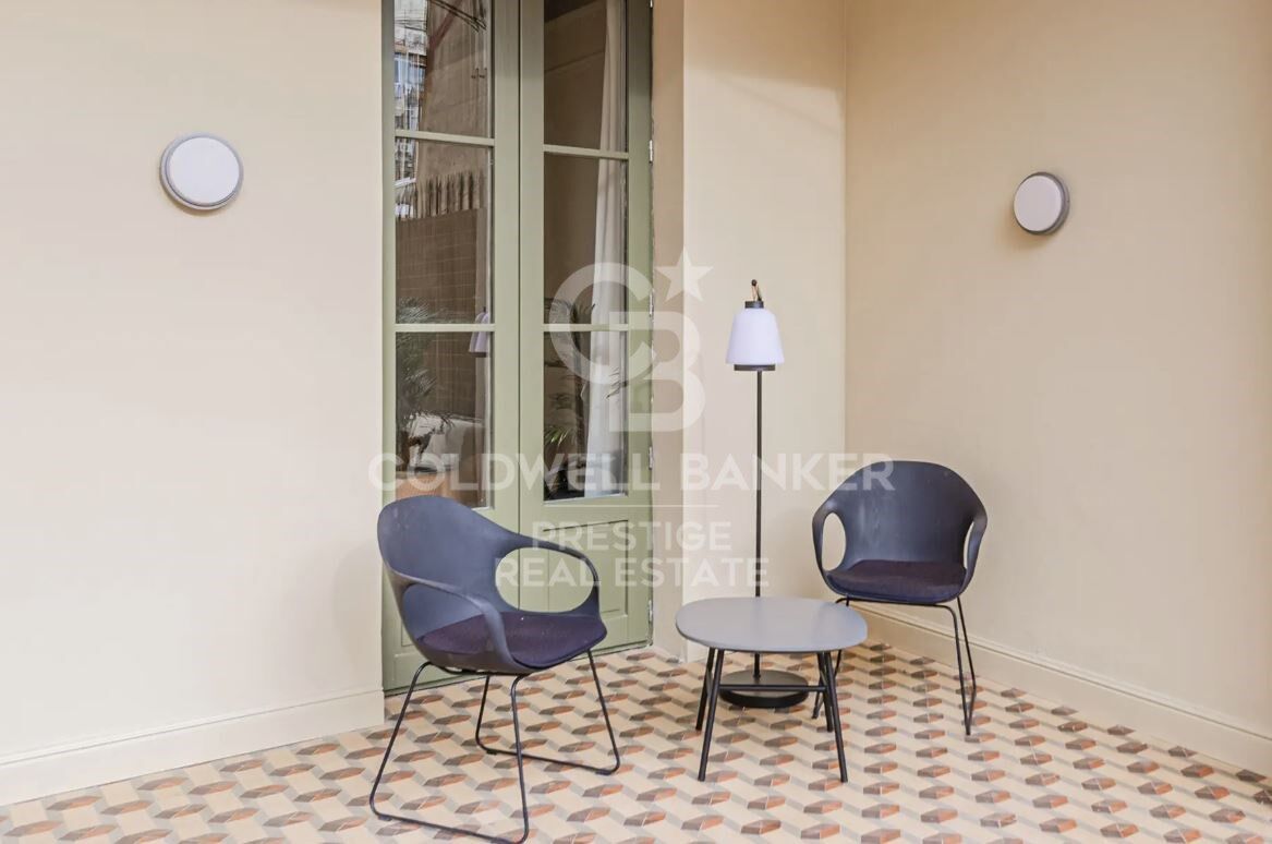 Appartement moderniste avec terrasse orientée sud-ouest