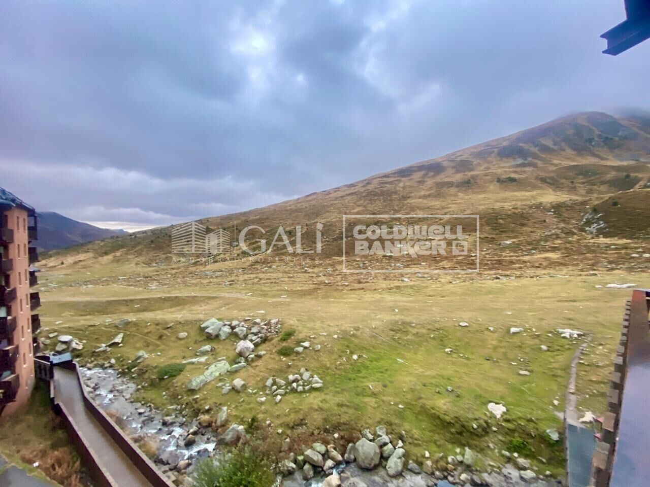 Studio Location Encamp