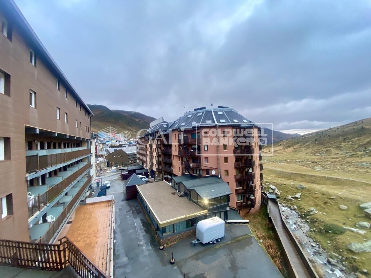 Studio Location Encamp