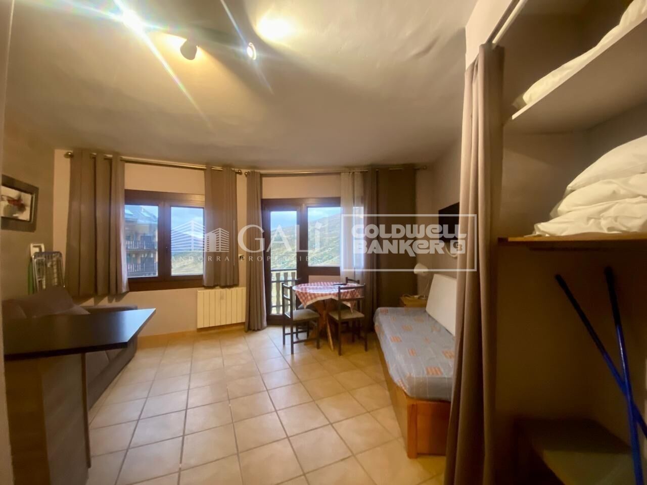 Studio Location Encamp