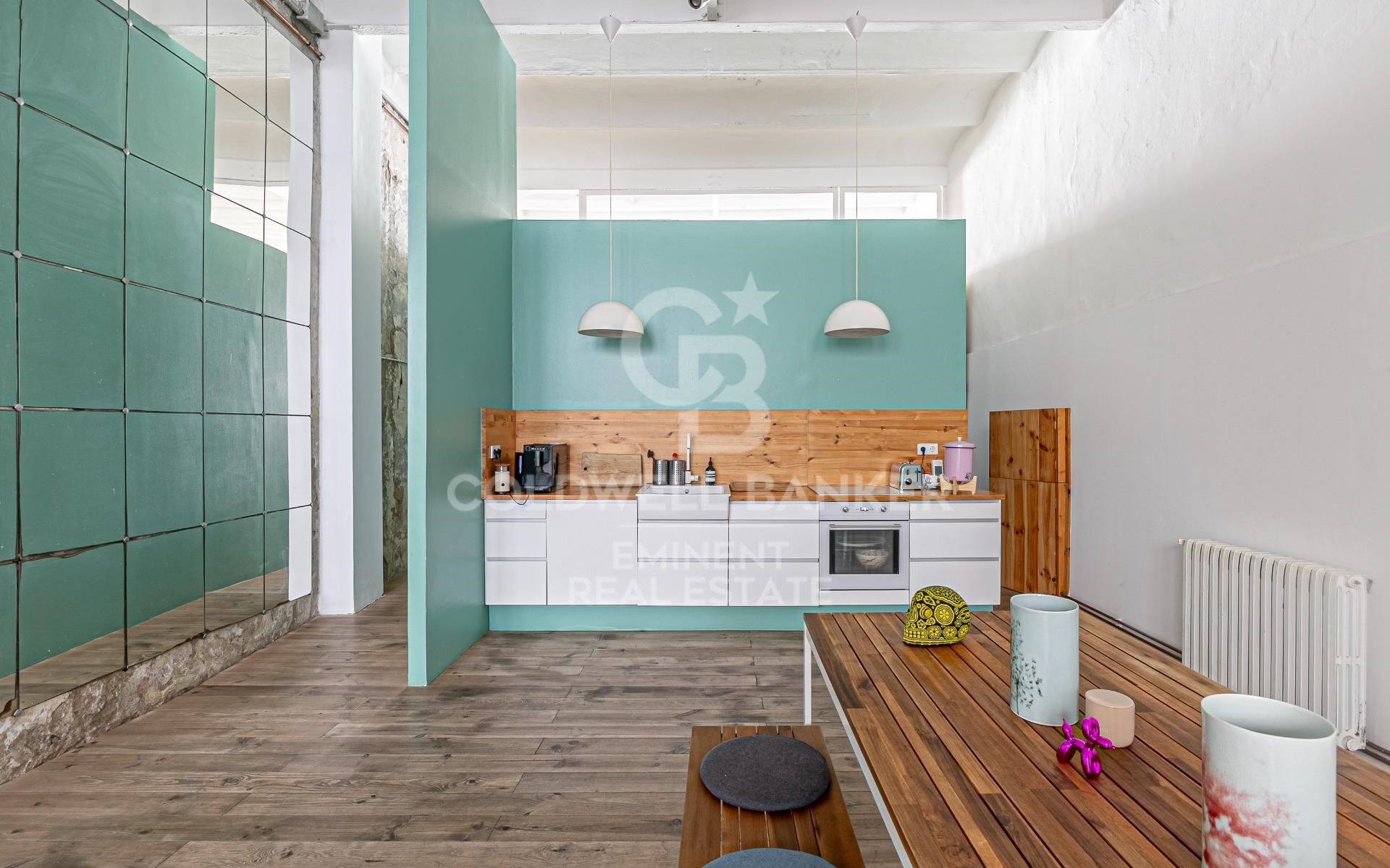 Loft en venta en el Raval con techos altos y reforma de diseño, Barcelona.
