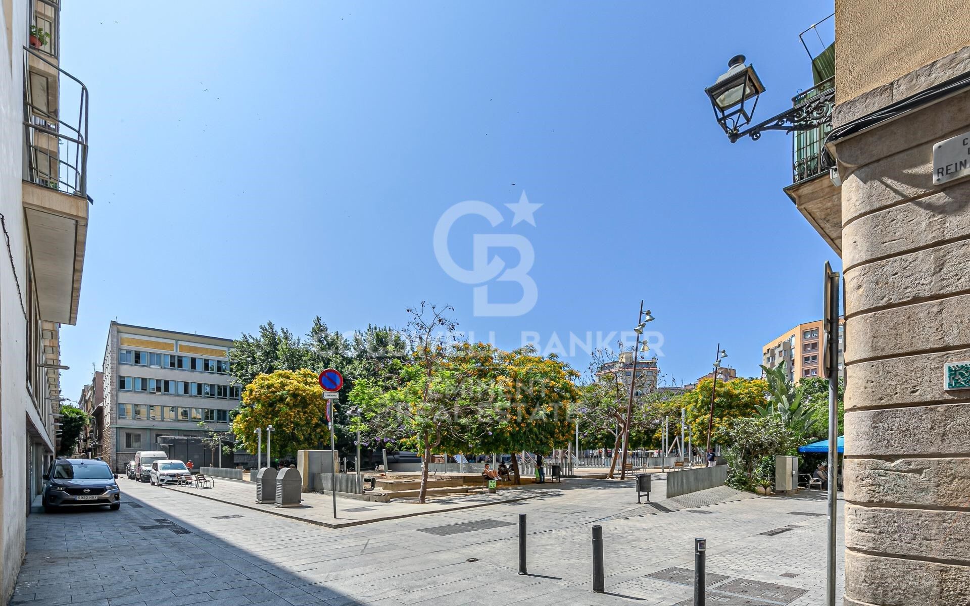 Loft en venta en el Raval con techos altos y reforma de diseño, Barcelona.