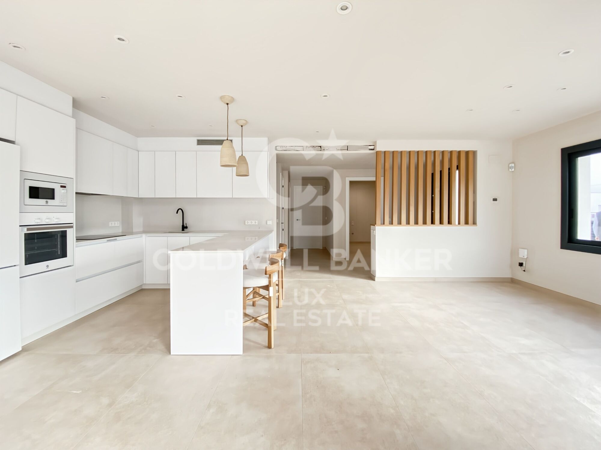 Maison neuve à étrenner à Roses, piscine, garage et jardin