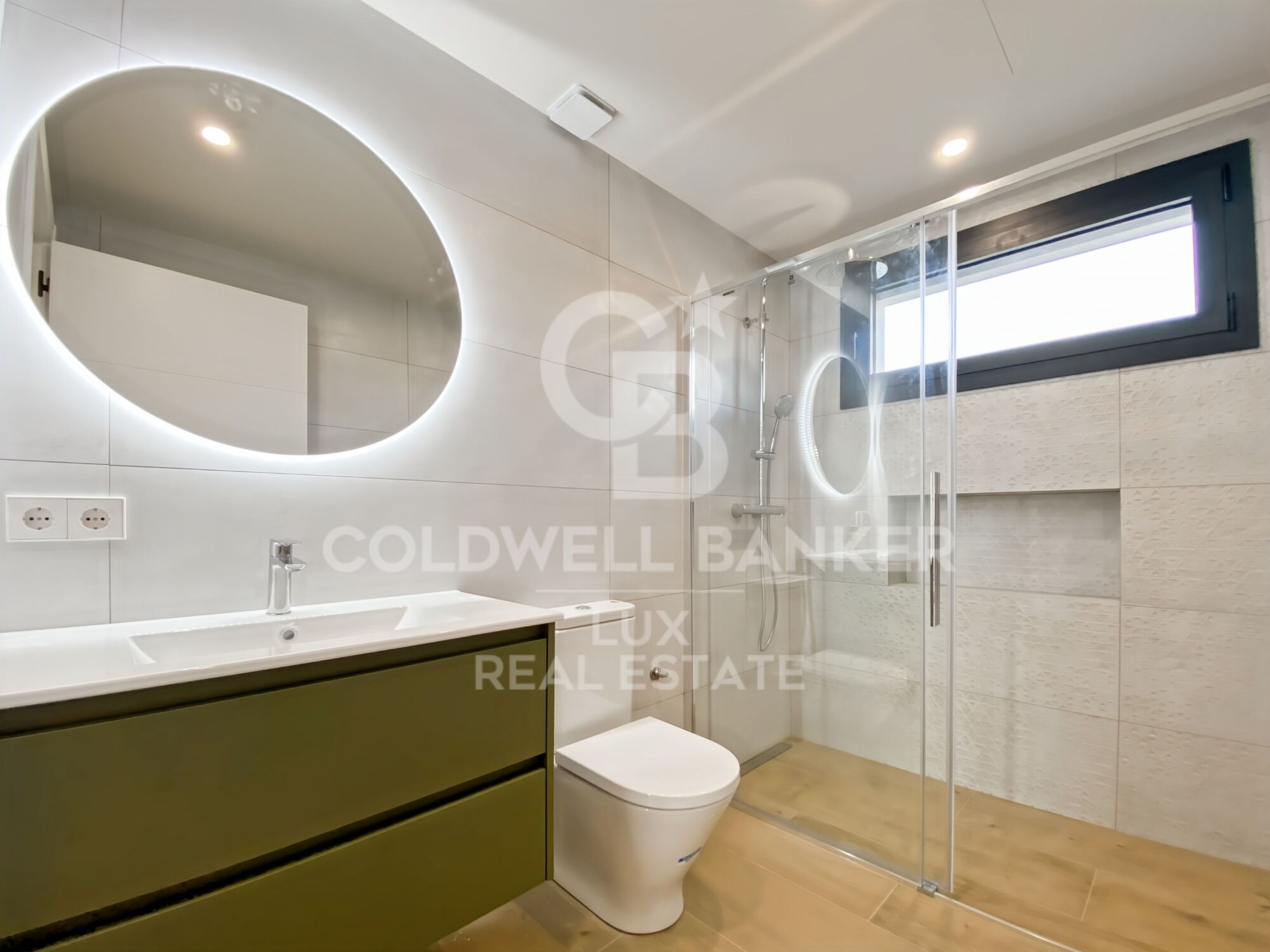 Maison neuve à étrenner à Roses, piscine, garage et jardin