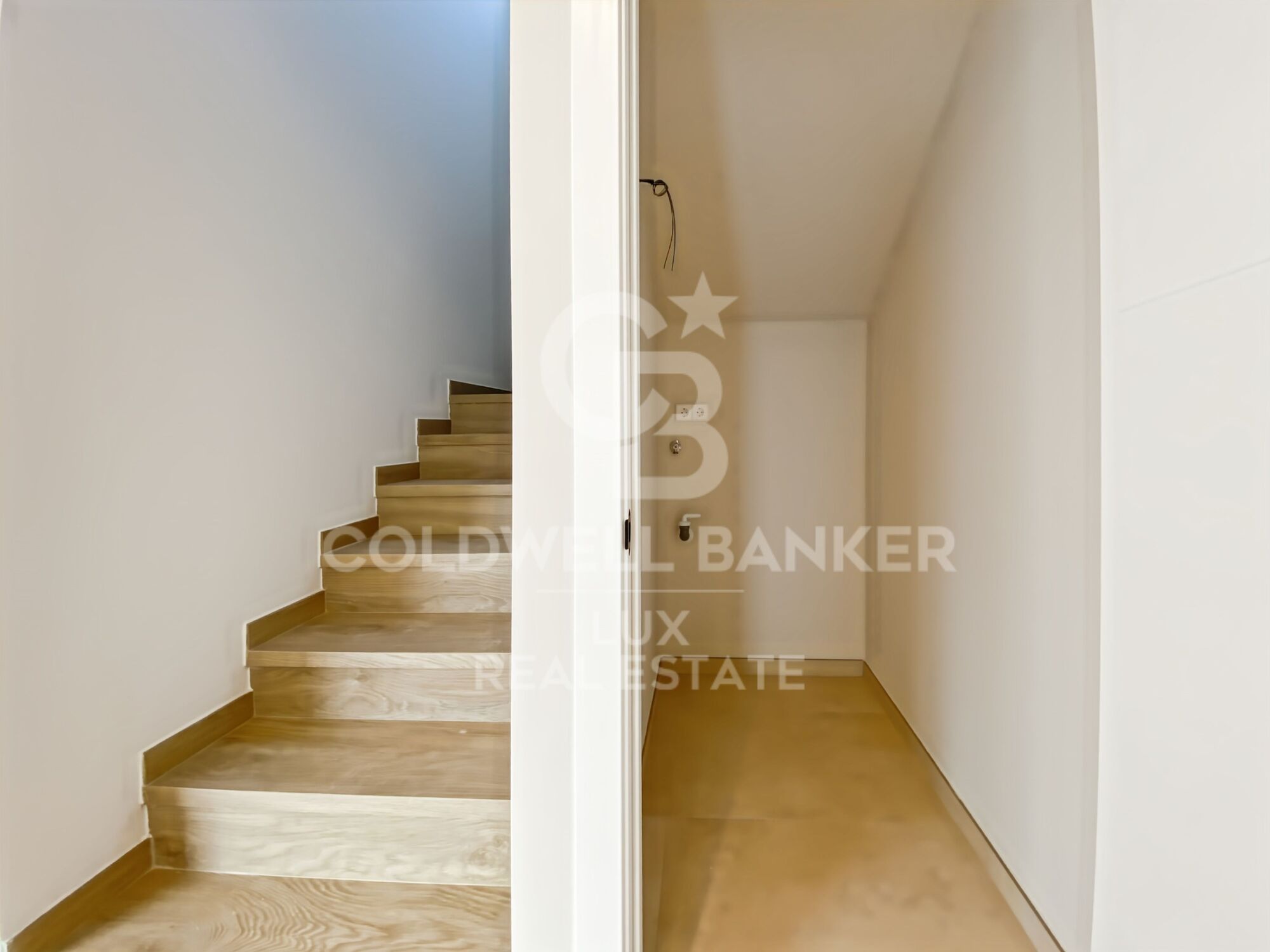 Maison neuve à étrenner à Roses, piscine, garage et jardin