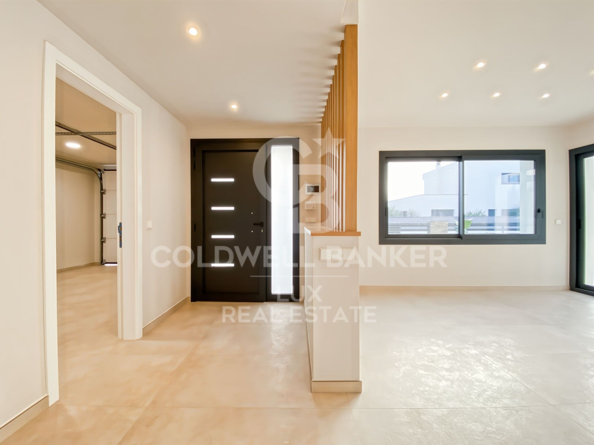 Maison neuve à étrenner à Roses, piscine, garage et jardin