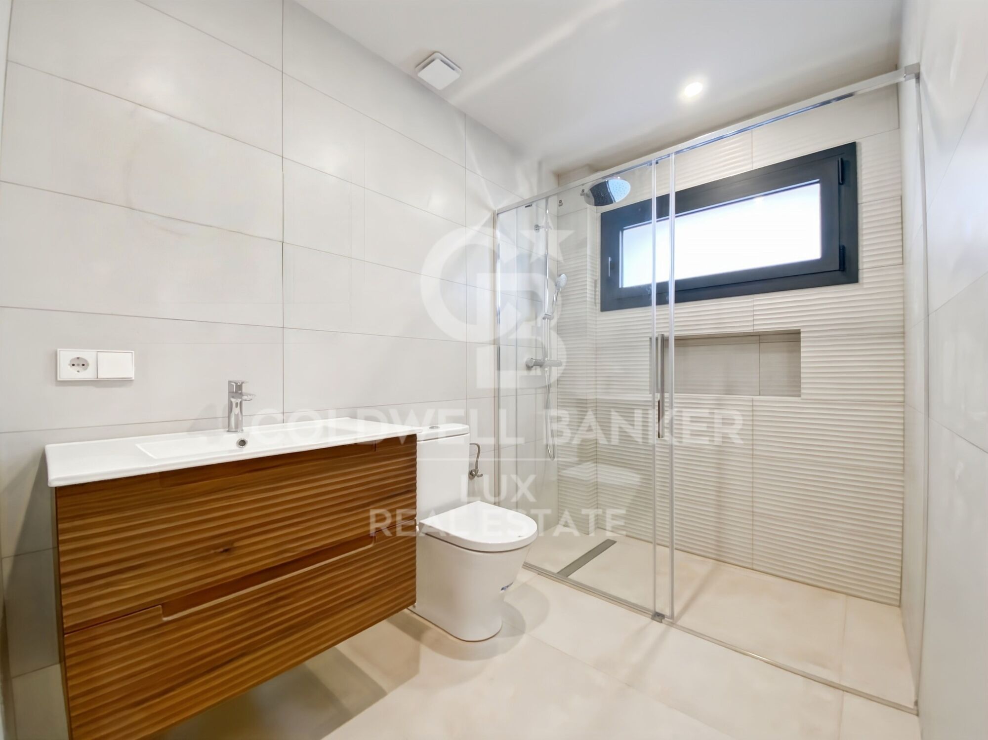 New build house in Roses, pool, garage and garden