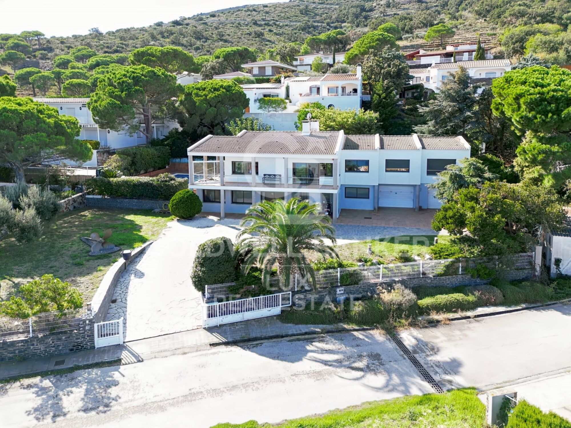 Excepcional villa con vistas panorámicas al mar y piscina en Port de la Selva