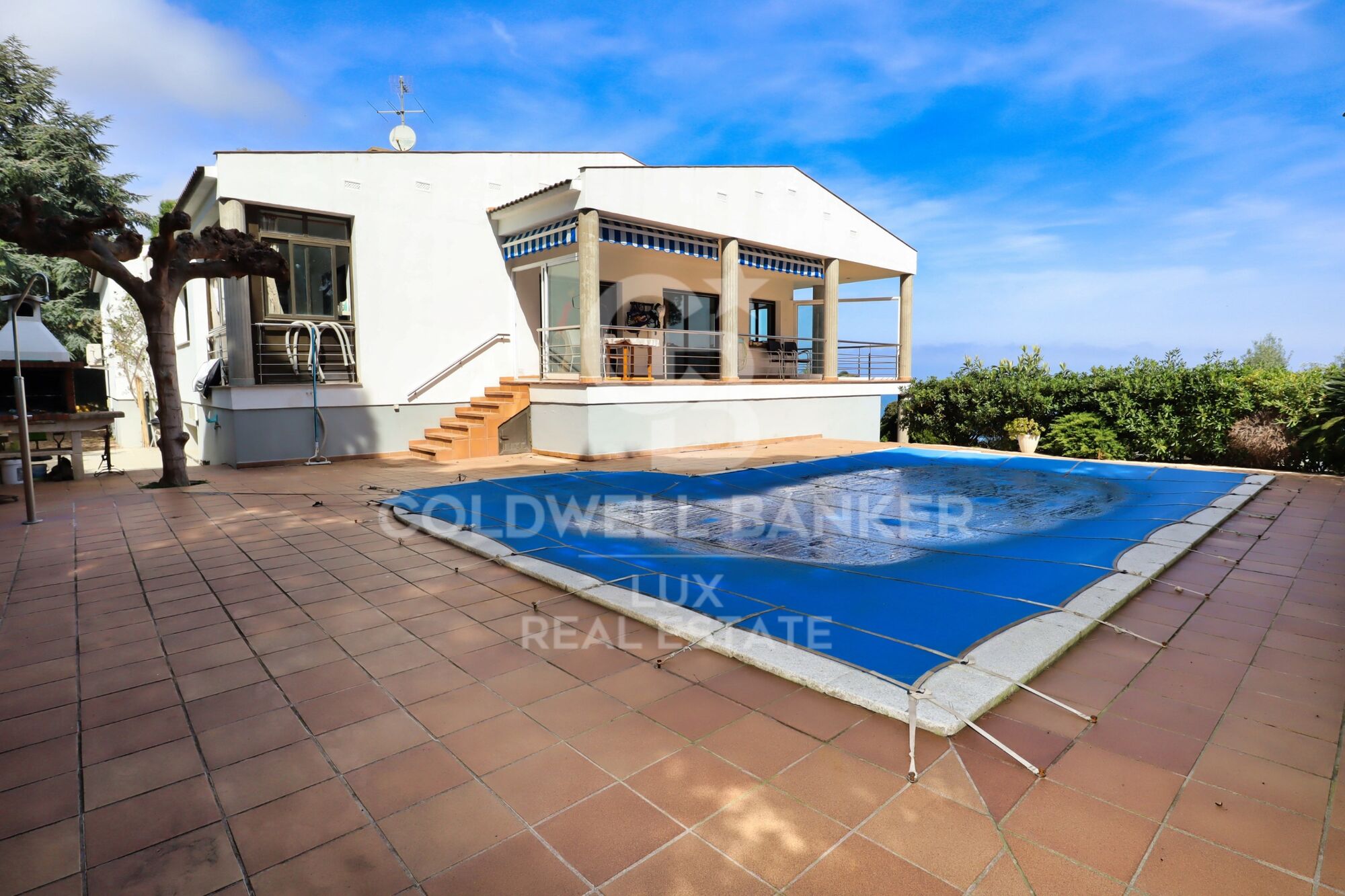 Excepcional villa con vistas panorámicas al mar y piscina en Port de la Selva