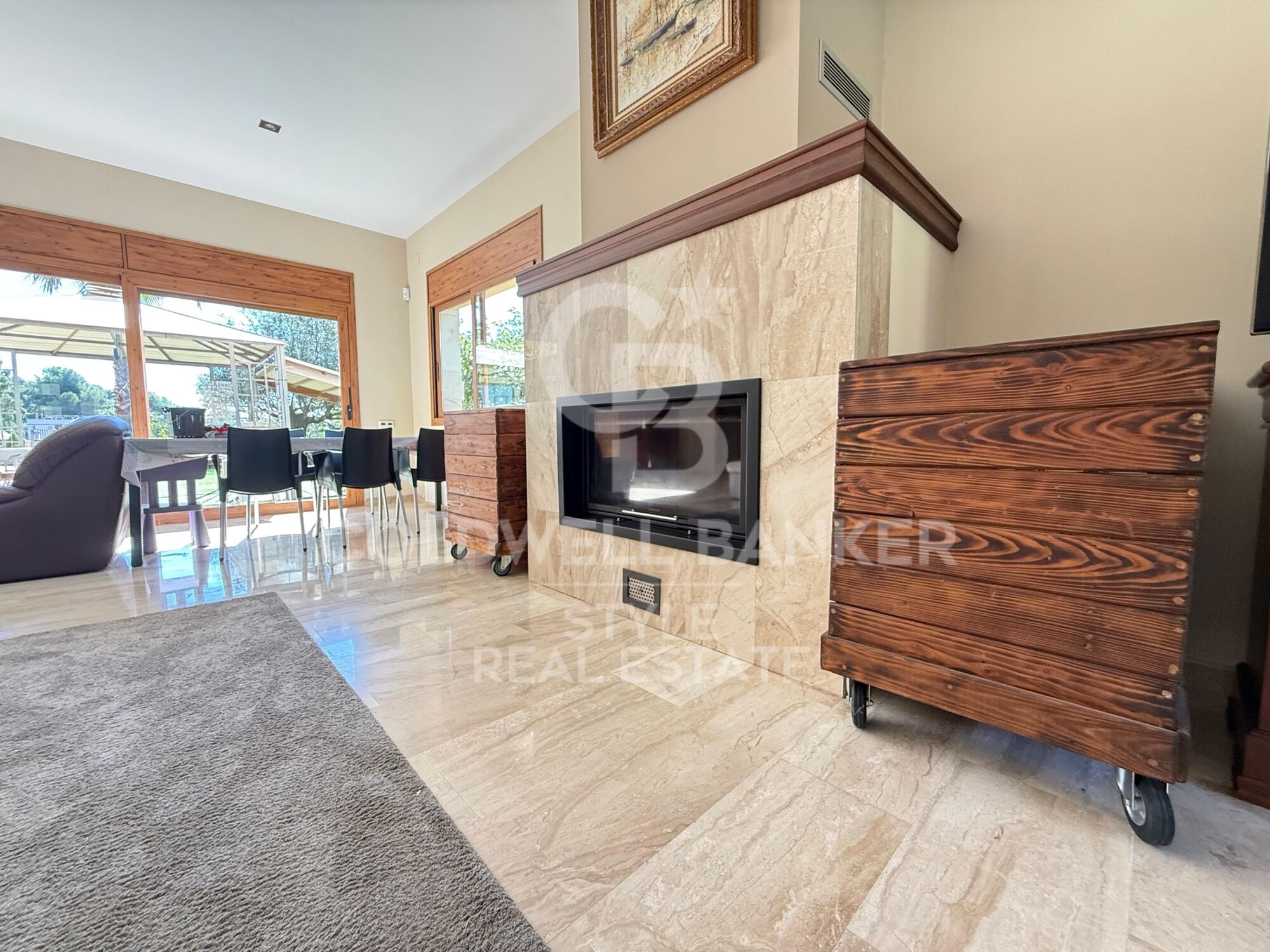 Spacious house with garden, terrace, private lift and garage