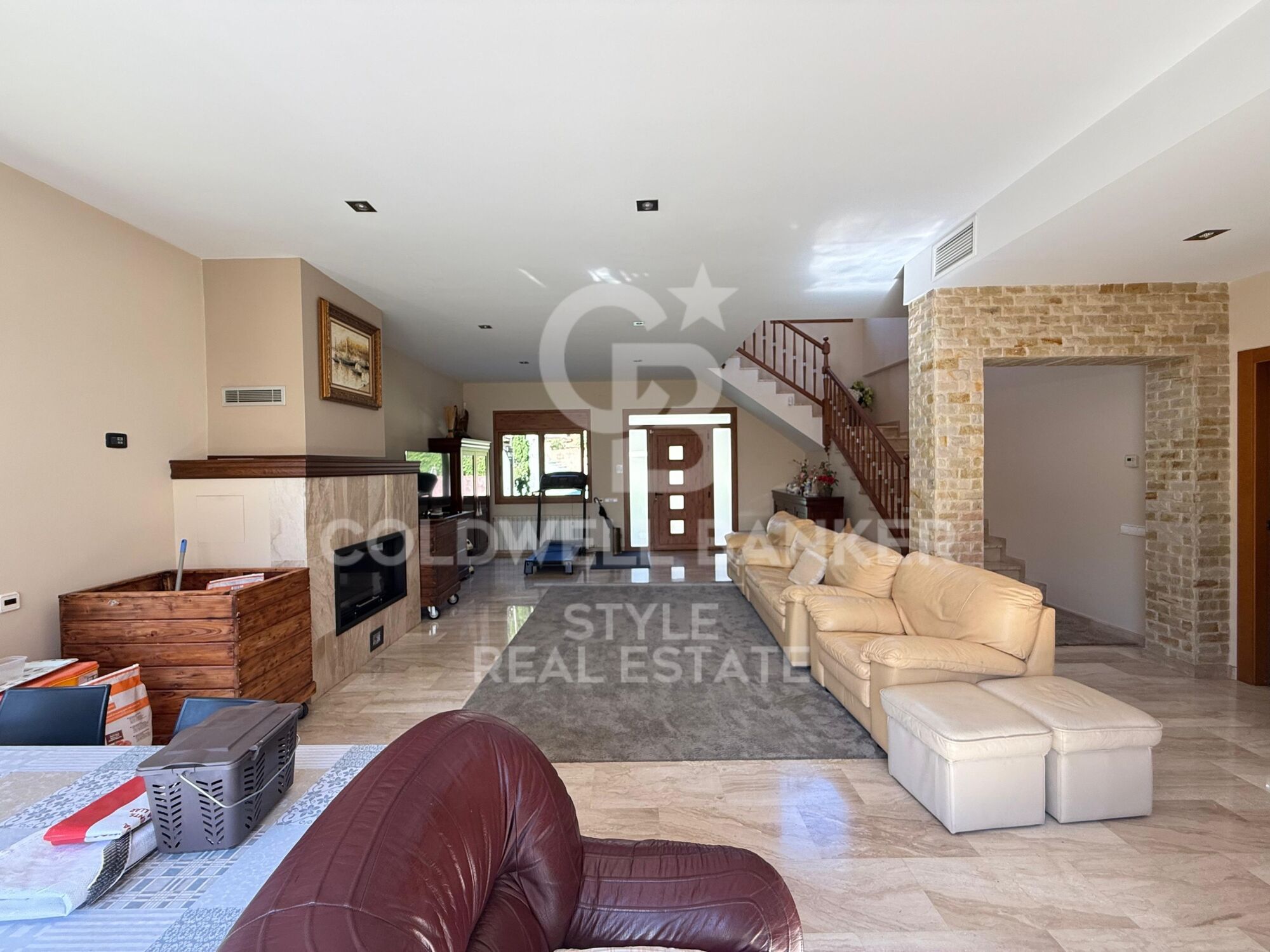 Spacious house with garden, terrace, private lift and garage