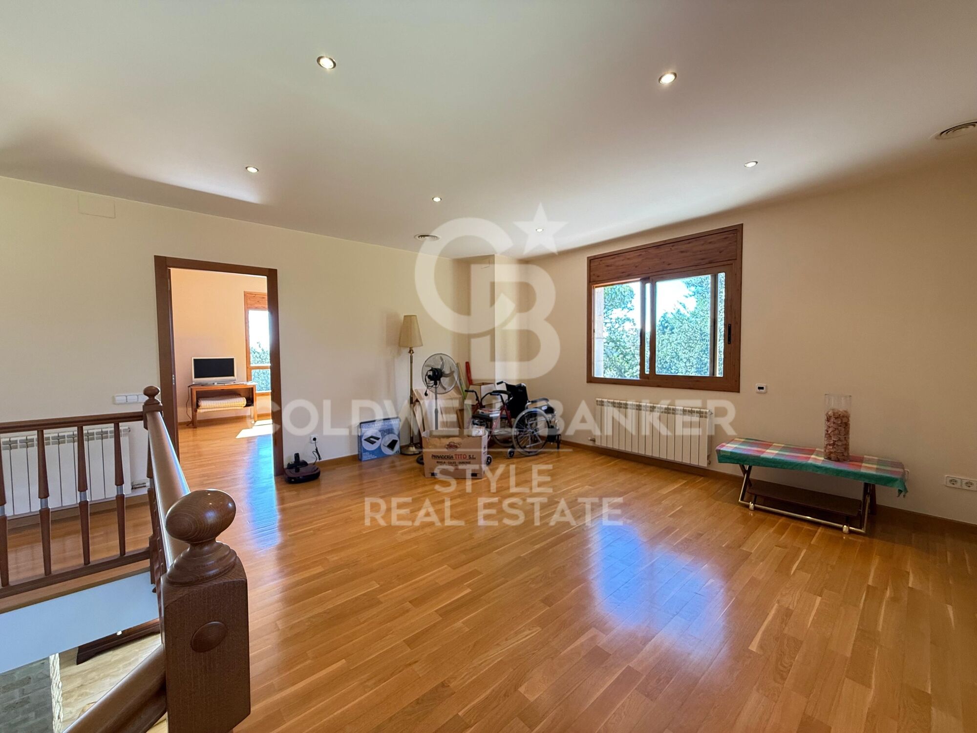 Spacious house with garden, terrace, private lift and garage