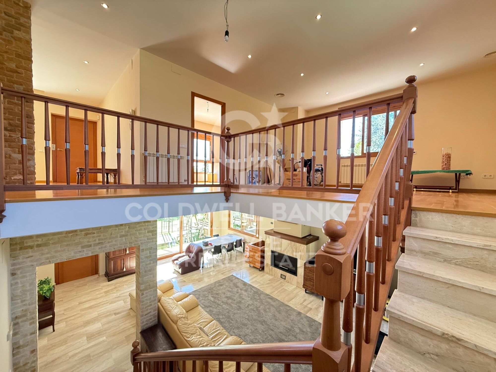 Spacious house with garden, terrace, private lift and garage