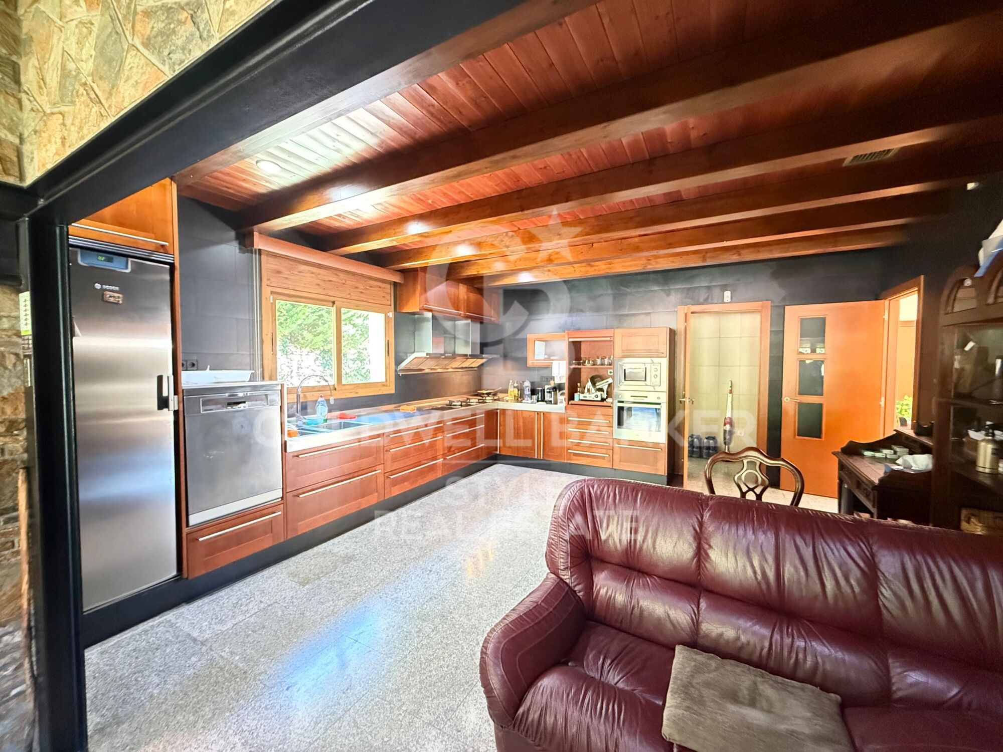 Spacious house with garden, terrace, private lift and garage