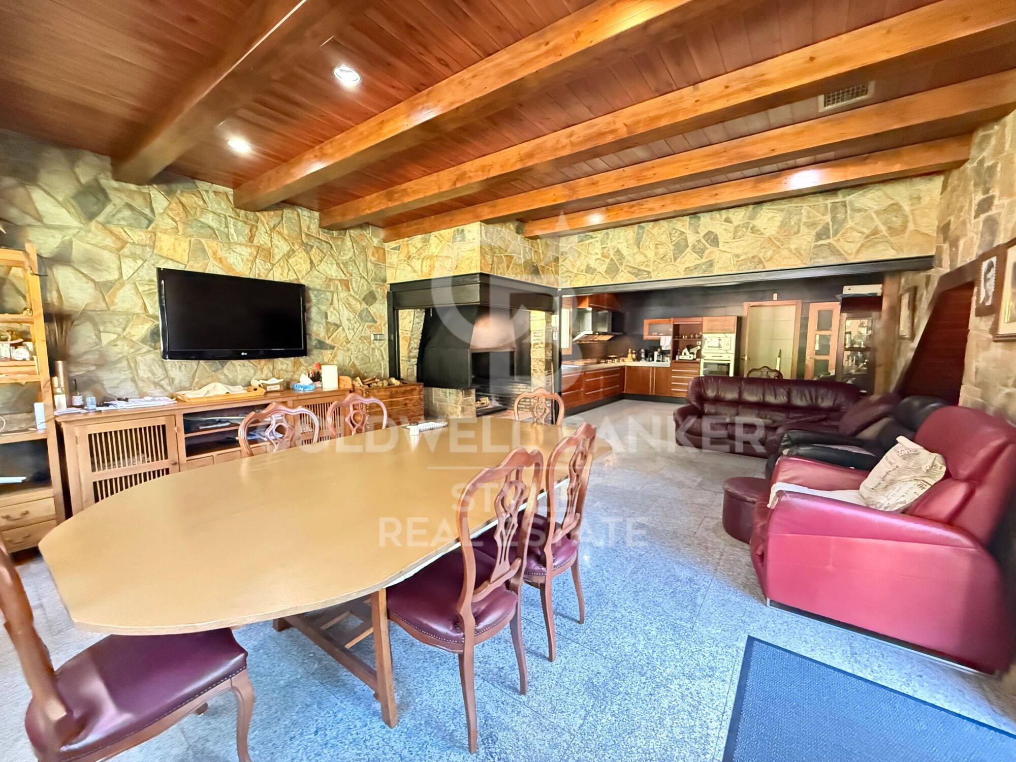 Spacious house with garden, terrace, private lift and garage