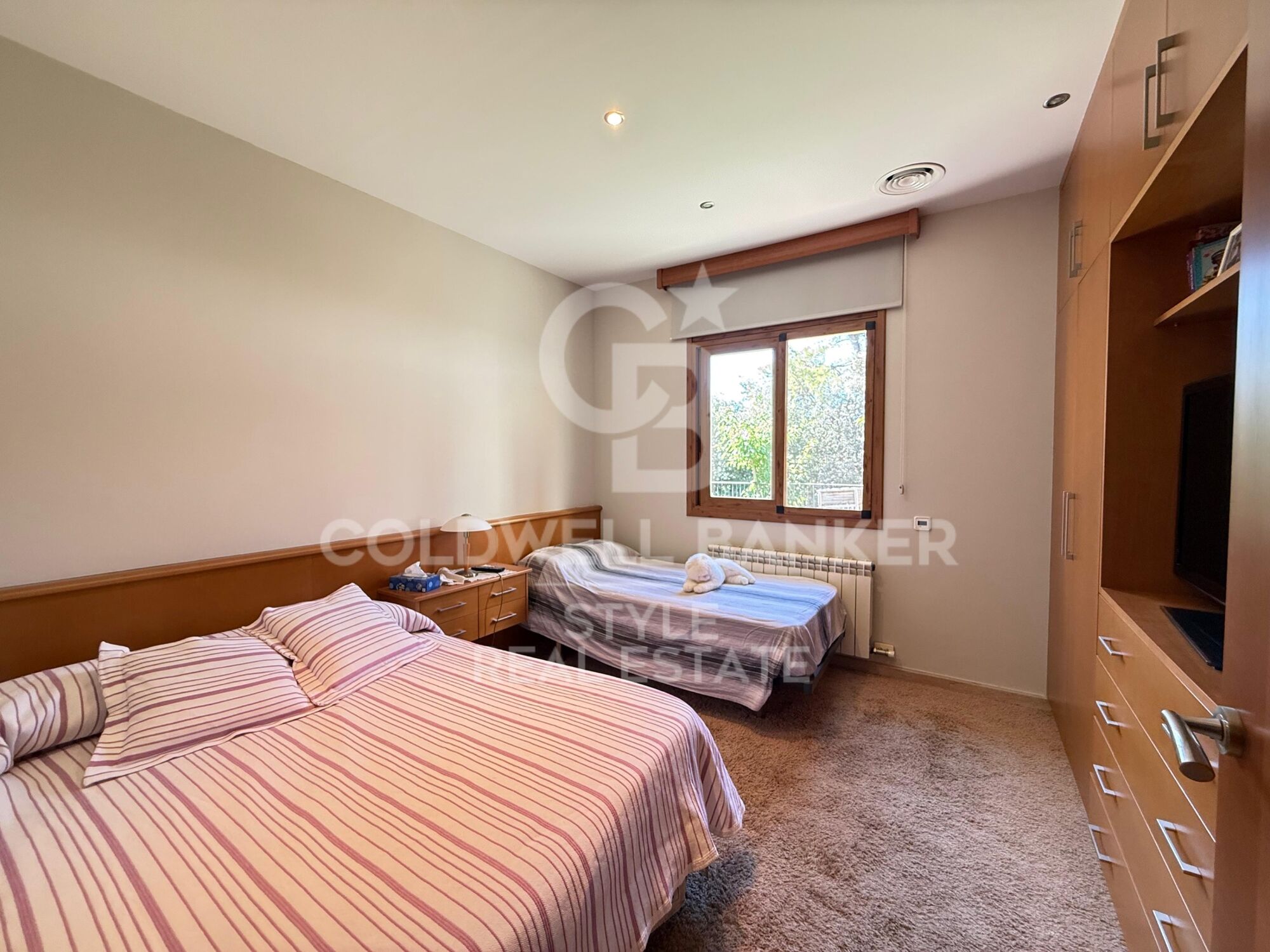 Spacious house with garden, terrace, private lift and garage