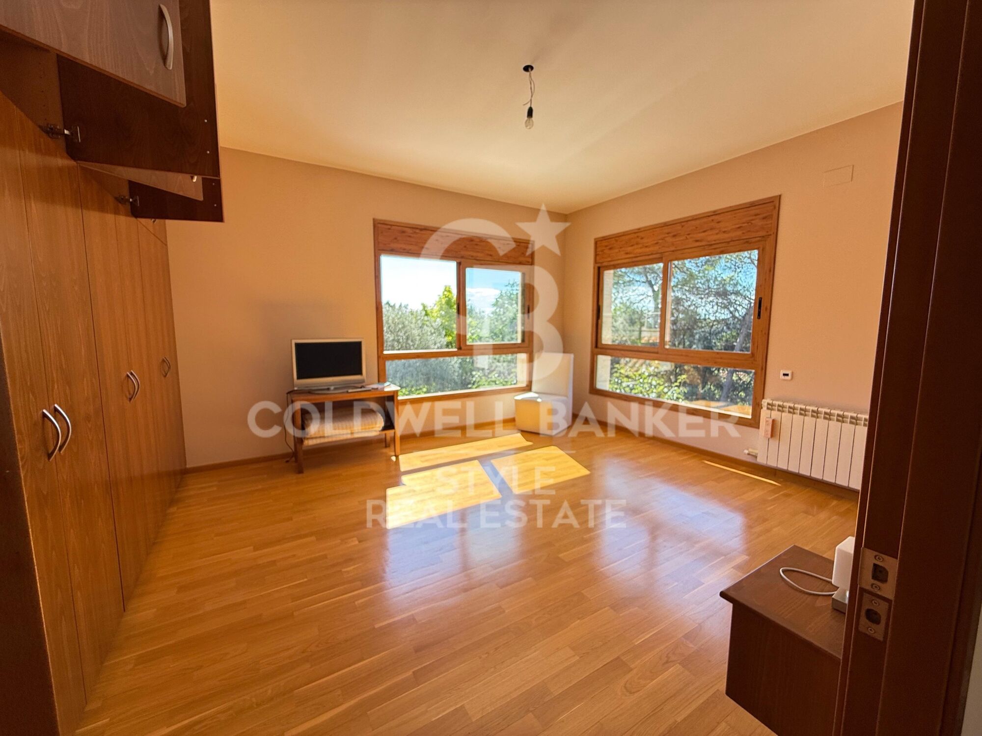 Spacious house with garden, terrace, private lift and garage