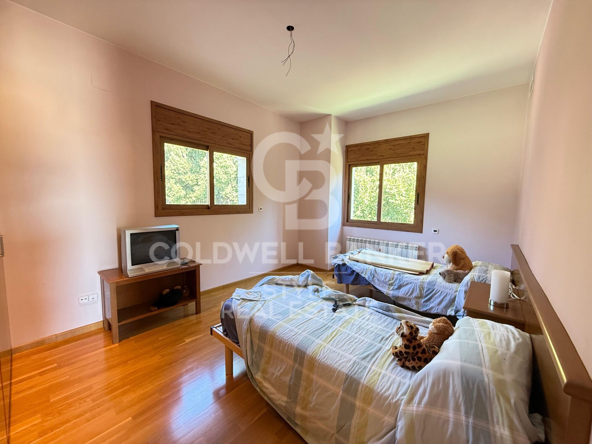 Spacious house with garden, terrace, private lift and garage