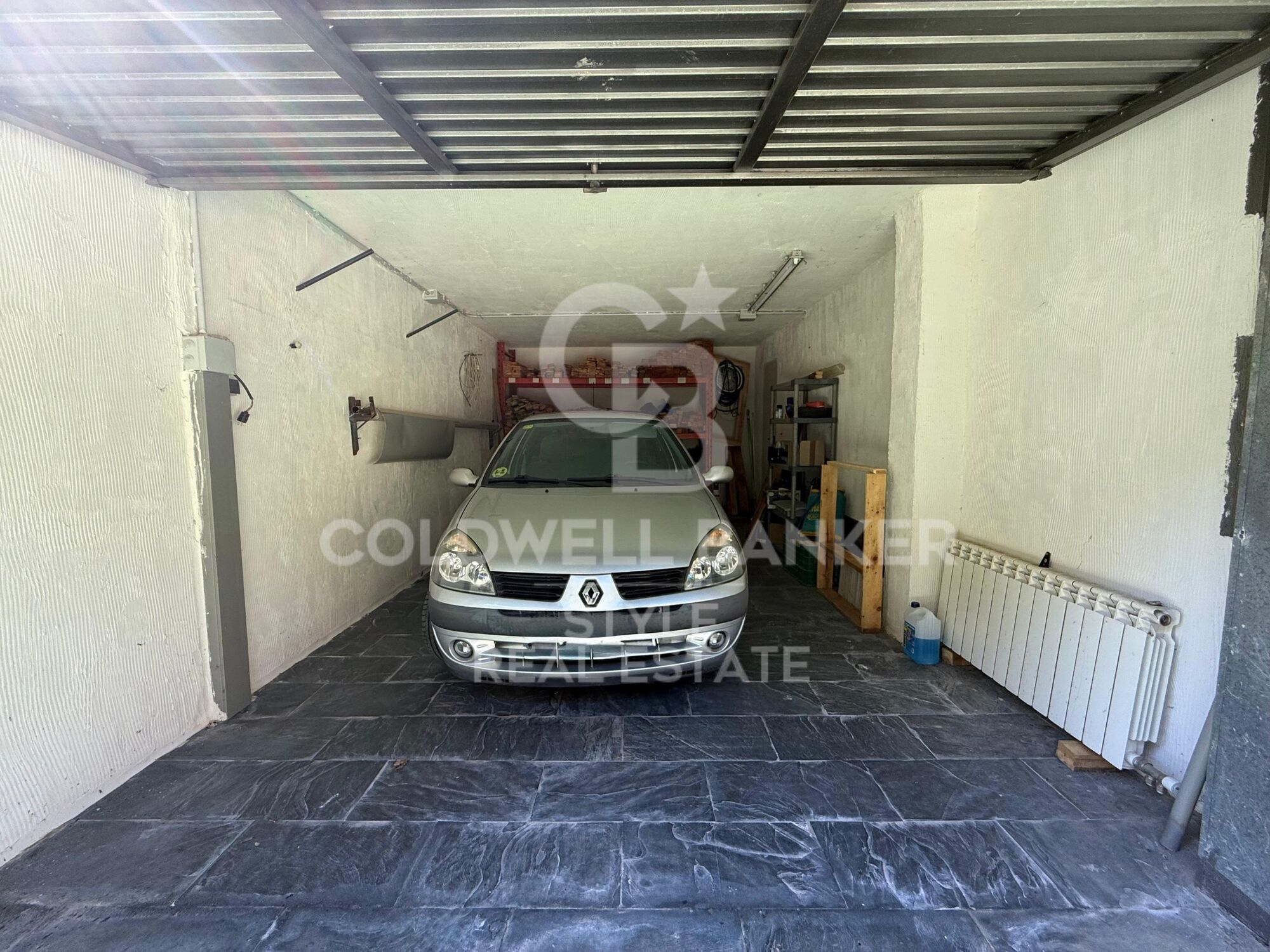 Spacious house with garden, terrace, private lift and garage