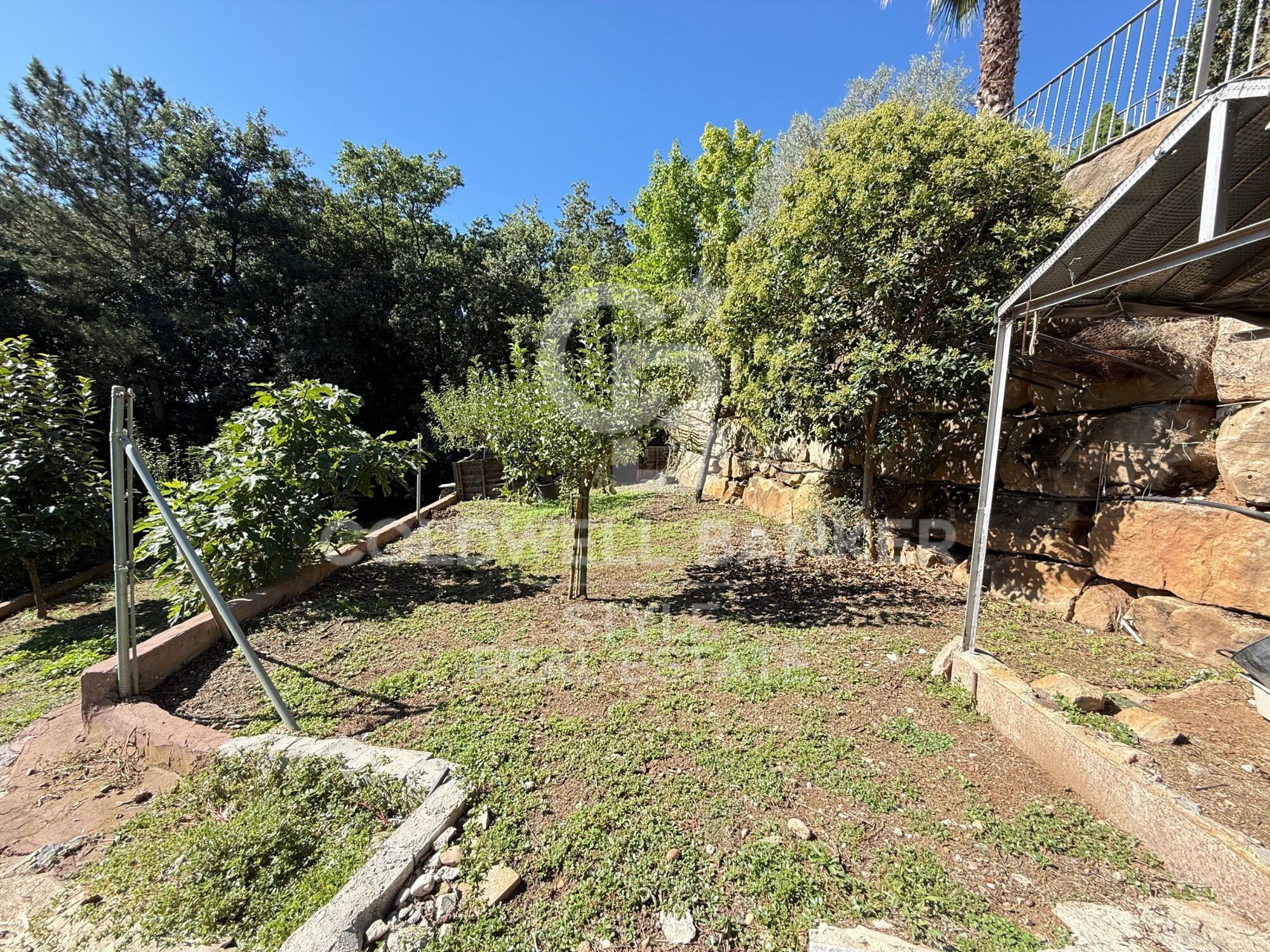 Spacious house with garden, terrace, private lift and garage