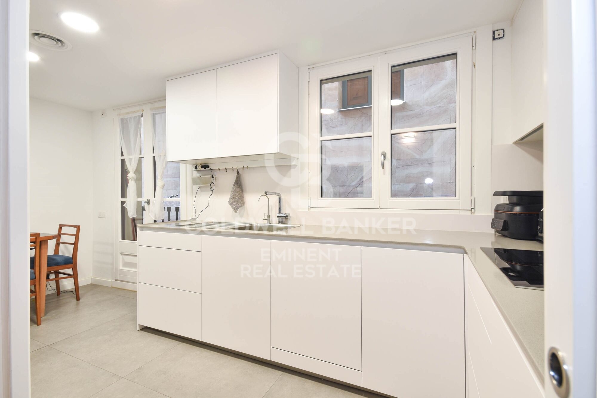 Ein historischer schatz im herzen von Barcelona, mauer der alten stadtmauer von Barcelona