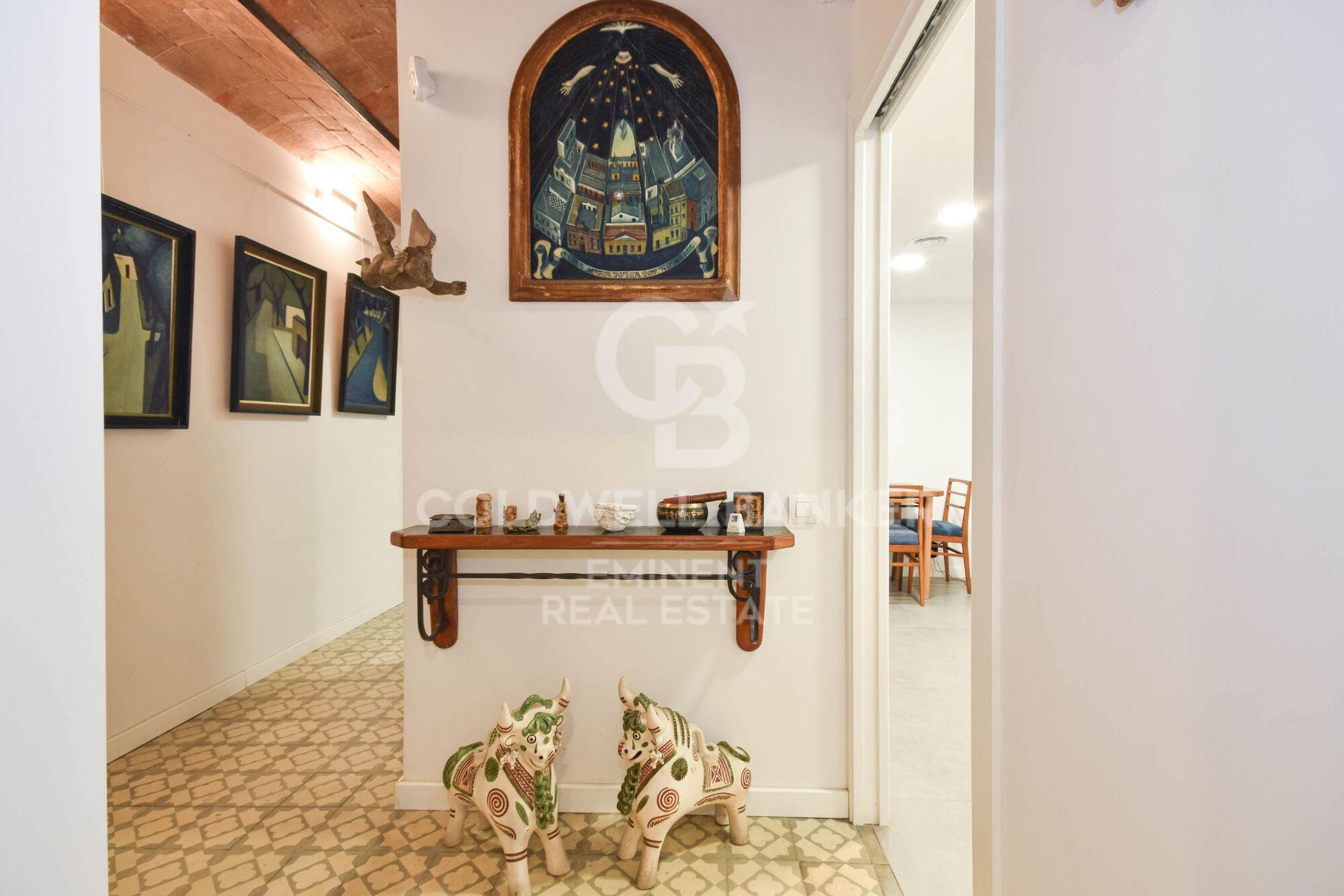 Ein historischer schatz im herzen von Barcelona, mauer der alten stadtmauer von Barcelona