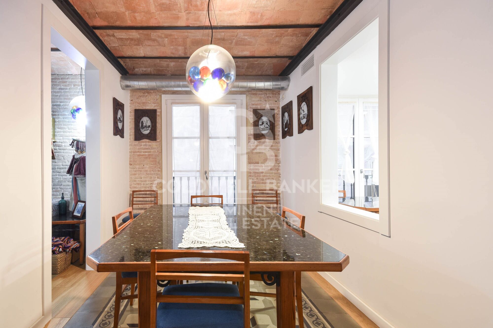 Ein historischer schatz im herzen von Barcelona, mauer der alten stadtmauer von Barcelona