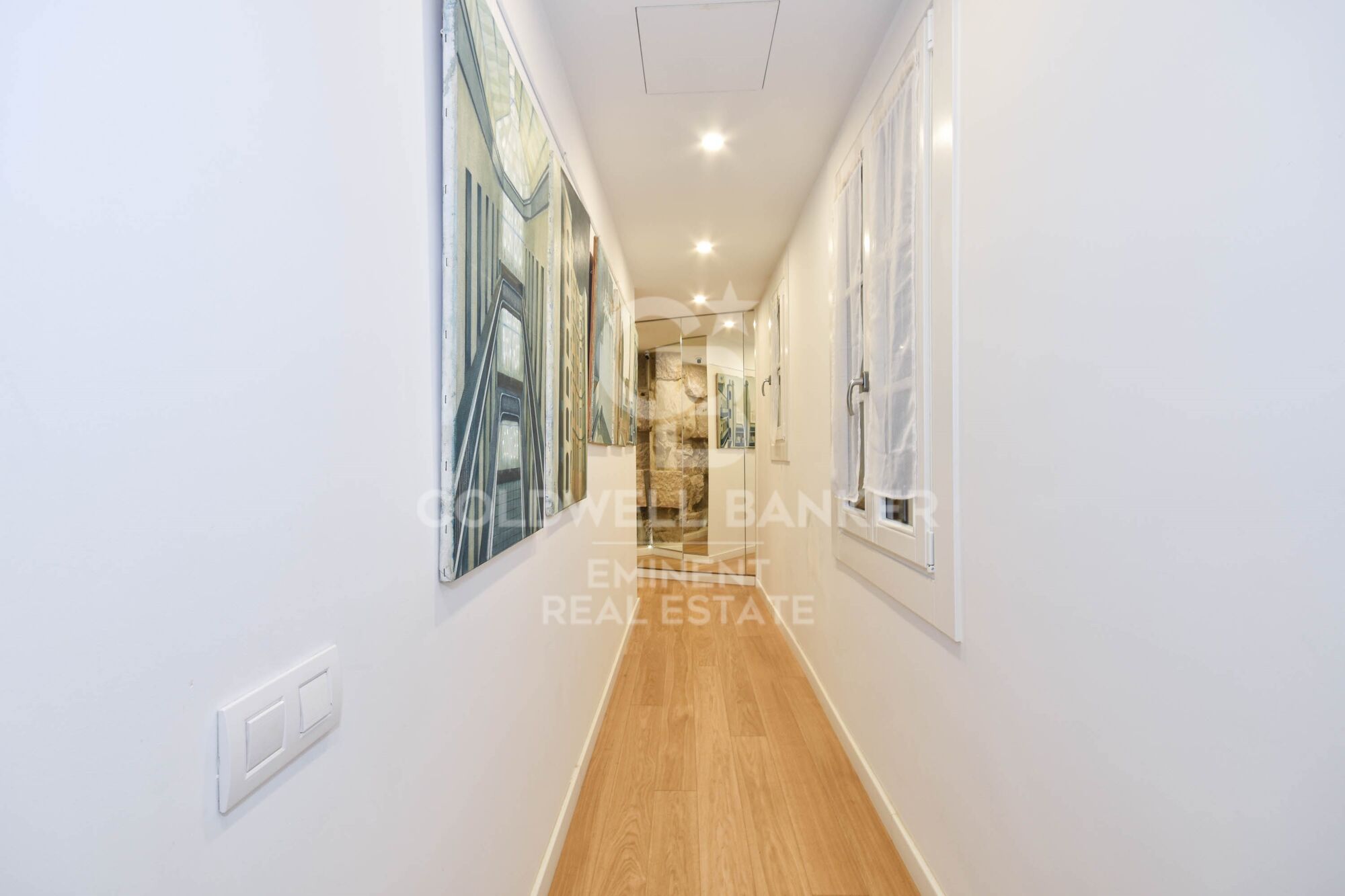 Ein historischer schatz im herzen von Barcelona, mauer der alten stadtmauer von Barcelona