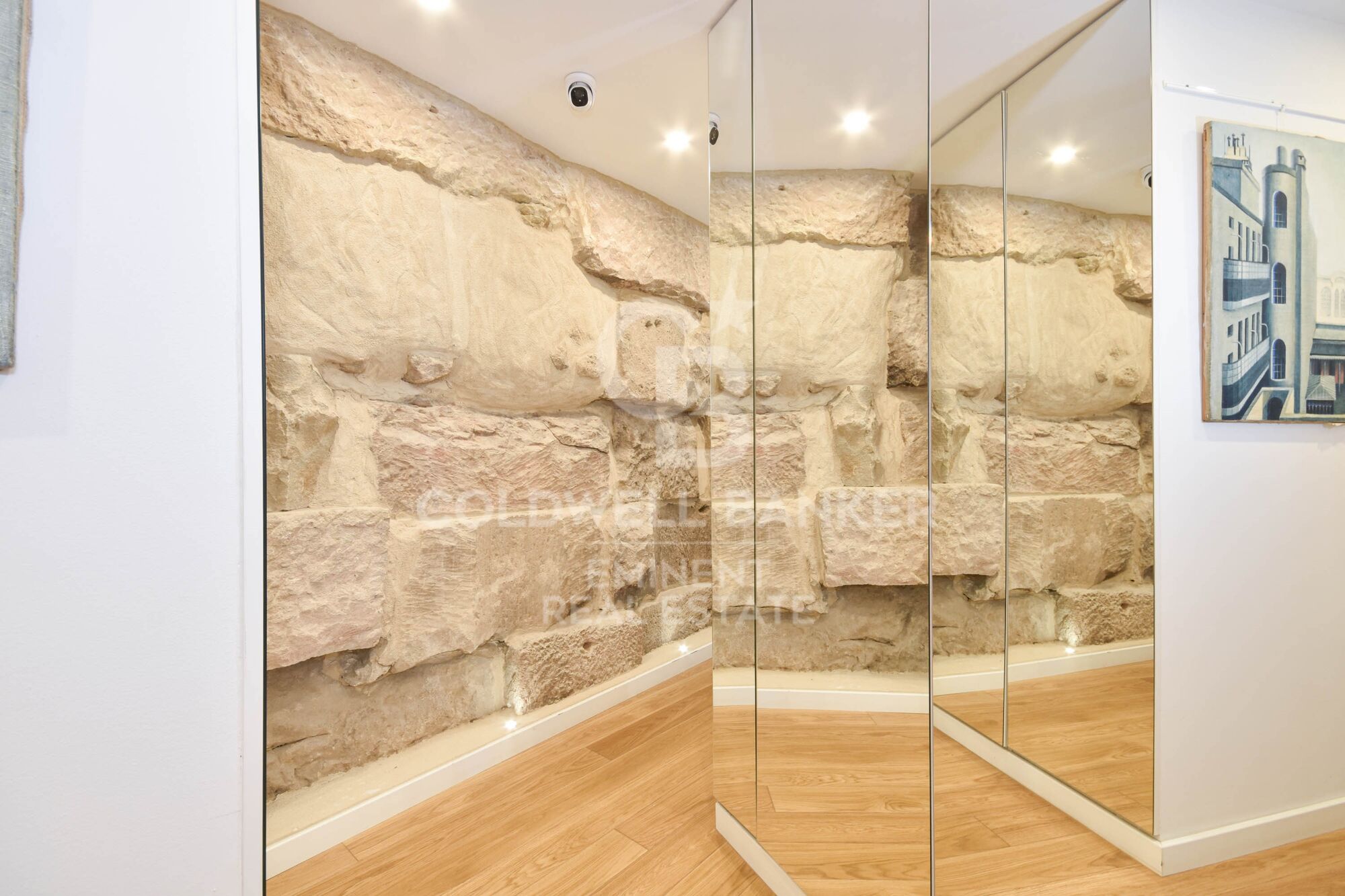 Ein historischer schatz im herzen von Barcelona, mauer der alten stadtmauer von Barcelona