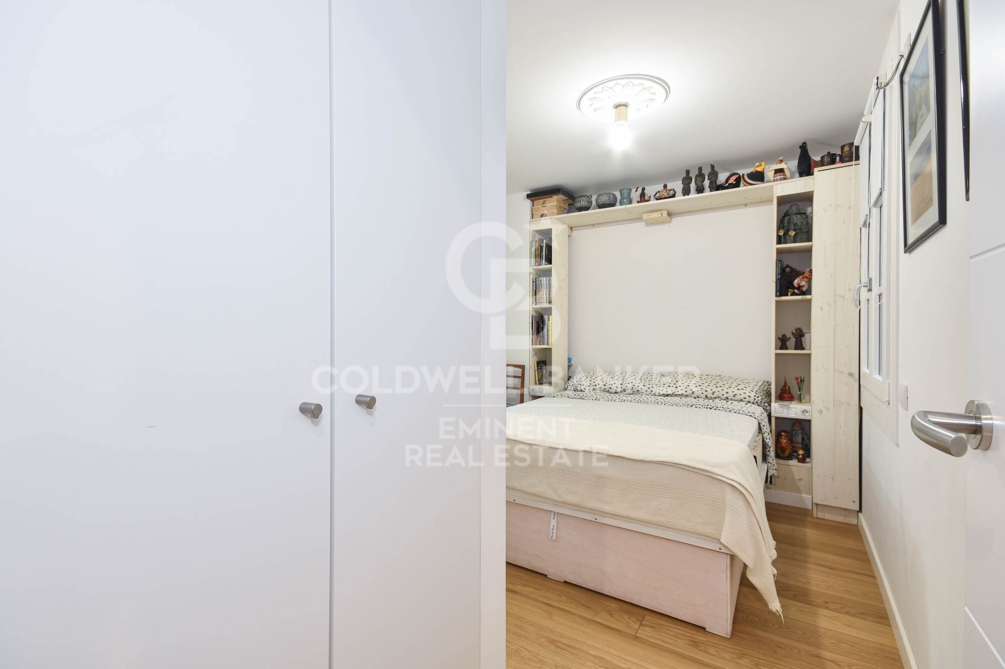 Ein historischer schatz im herzen von Barcelona, mauer der alten stadtmauer von Barcelona